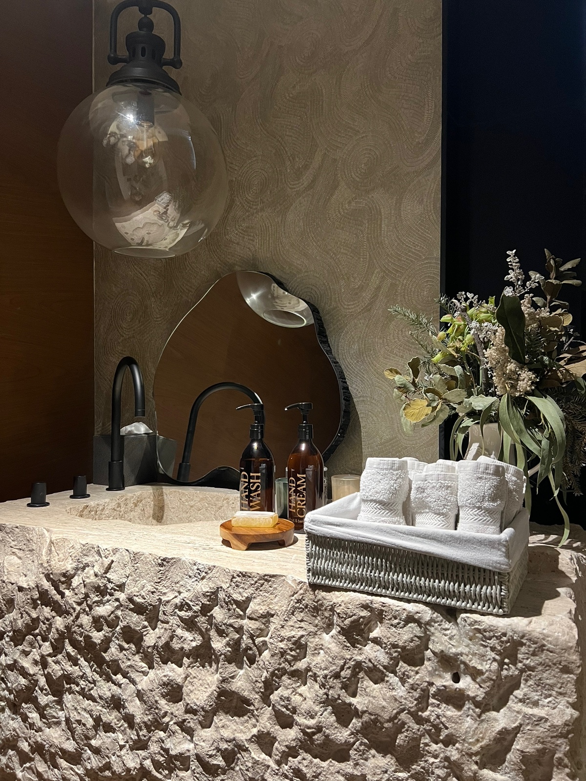 Header Proyecto Bosques de Santa Fe Lavabo Piedra Natural Pieza Única